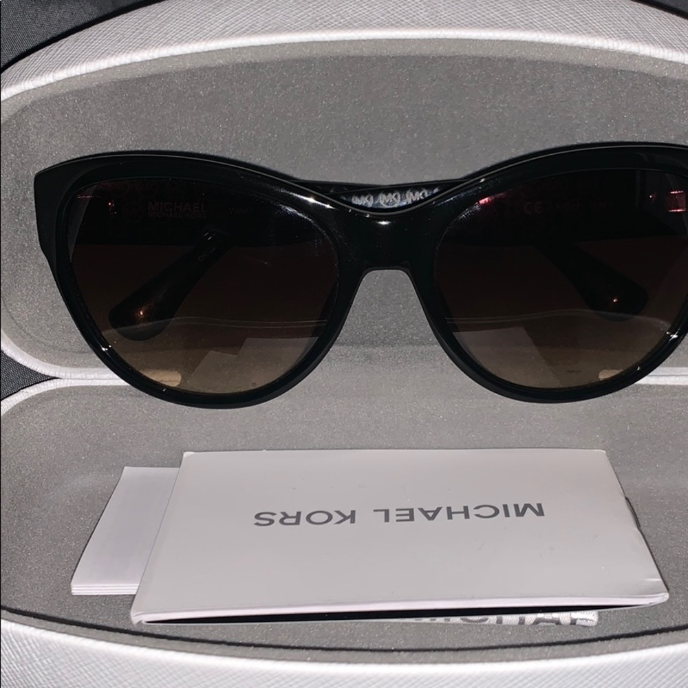 Black Micheal kore sunglasses - Picture 3 of 4